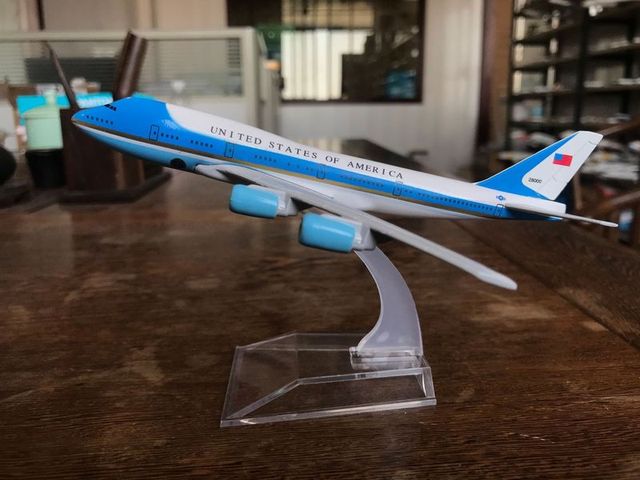 Model samolotu Boeing 747 linii lotniczych wykonany ze stopu metalu - 16CM, prezent urodzinowy - Wianko - 21