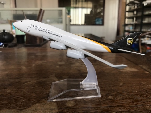 Model samolotu Boeing 747 linii lotniczych wykonany ze stopu metalu - 16CM, prezent urodzinowy - Wianko - 12