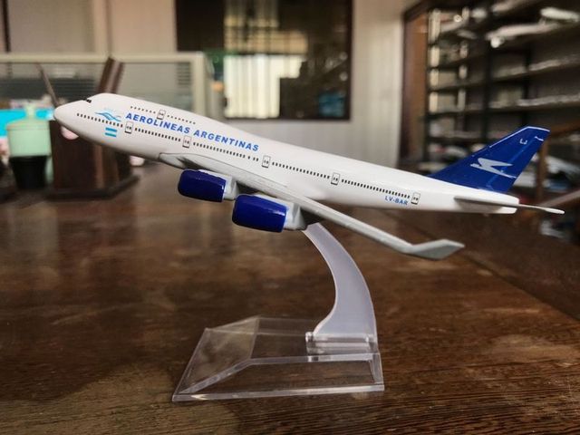 Model samolotu Boeing 747 linii lotniczych wykonany ze stopu metalu - 16CM, prezent urodzinowy - Wianko - 18