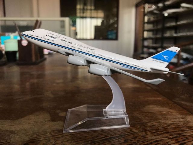 Model samolotu Boeing 747 linii lotniczych wykonany ze stopu metalu - 16CM, prezent urodzinowy - Wianko - 25