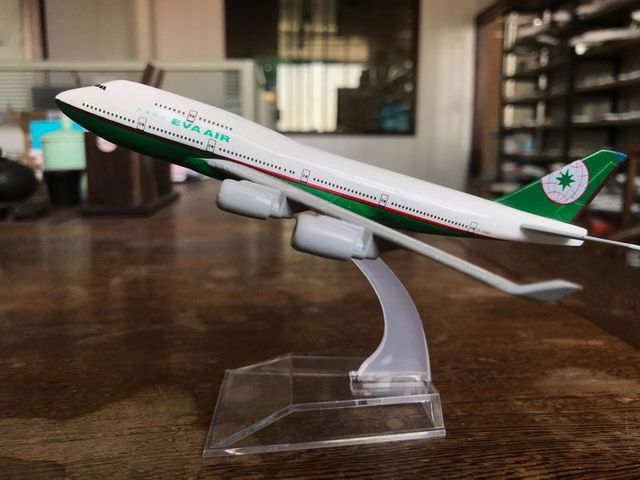 Model samolotu Boeing 747 linii lotniczych wykonany ze stopu metalu - 16CM, prezent urodzinowy - Wianko - 2