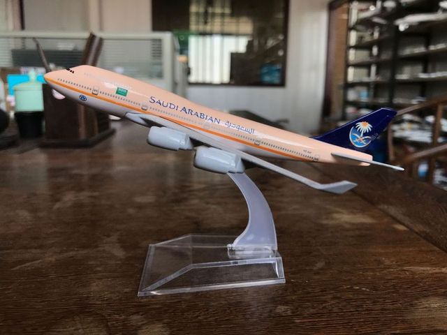 Model samolotu Boeing 747 linii lotniczych wykonany ze stopu metalu - 16CM, prezent urodzinowy - Wianko - 19