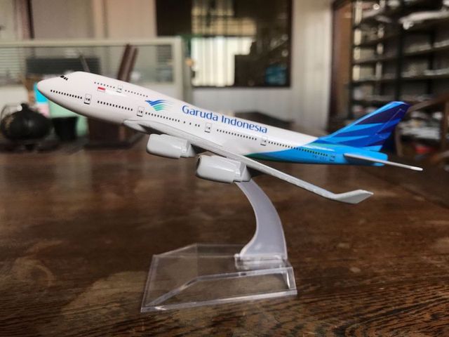 Model samolotu Boeing 747 linii lotniczych wykonany ze stopu metalu - 16CM, prezent urodzinowy - Wianko - 9