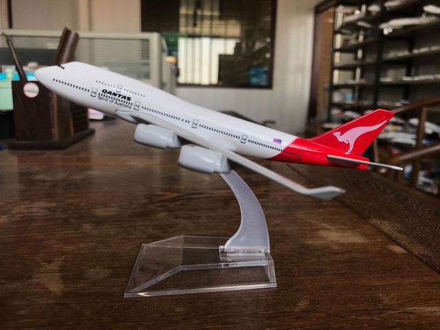 Model samolotu Boeing 747 linii lotniczych wykonany ze stopu metalu - 16CM, prezent urodzinowy - Wianko - 13