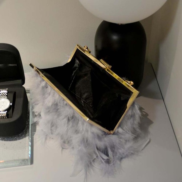 Luksusowa torebka kopertówka damska z prawdziwymi strusimi piórami i uchwytem Tassel na wieczorne imprezy i kolacje - Wianko - 9