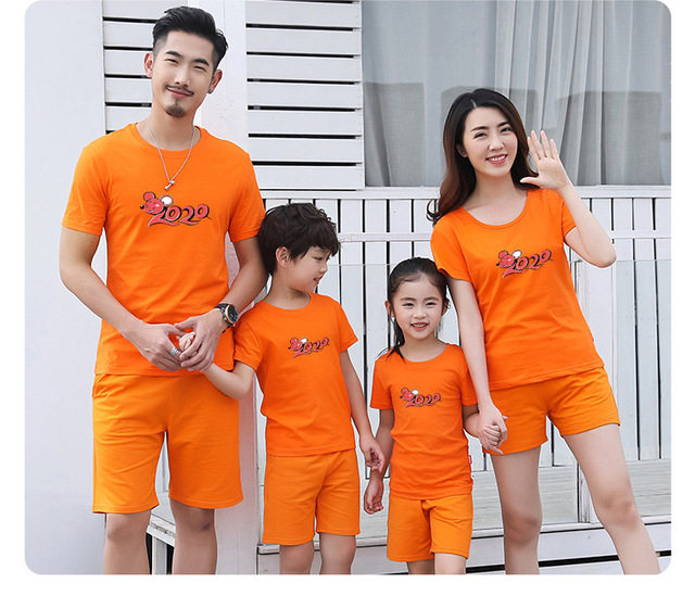 Pasujące ubrania dla rodzeństwa i rodziców: sukienka dla mamy i córki, t-shirt dla taty i syna, nadruk, lato 2020 - Wianko - 11
