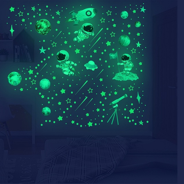 Luminous astronauta naklejki ścienne - dekoracja wnętrza fluorescencyjne gwiazdy, planeta, rakieta, świetliste naklejki na ścianę salonu, sypialni - świecące w ciemności - Wianko - 17