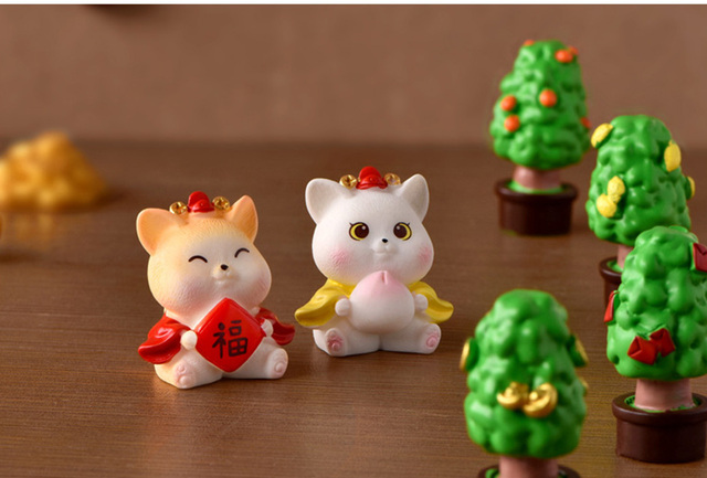 Nowy Rok Kot na Szczęście - Figurka Cartoon Model Zwierzęcia Drzewo żywiczne - Dekoracja Domu i Ogrodu miniaturowa bajkowa - Wianko - 8