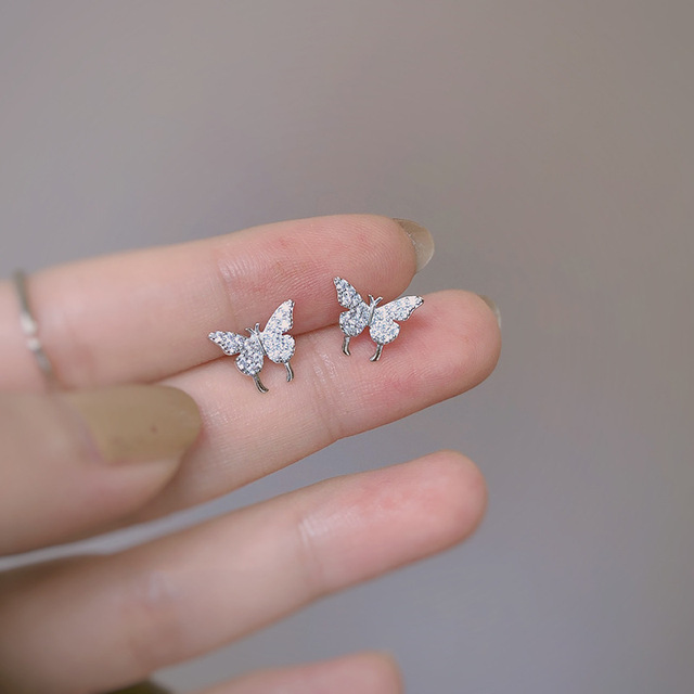 Prosty Mini Mały Motyl Gwiazda Kwiat Kolczyk z Kryształem Górskim do Kolczyka Helix Piercing dla Kobiet Dziewczynek - Wianko - 1