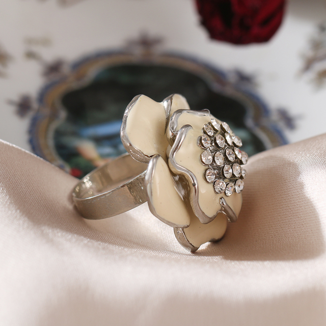 Róża pierścionek z wyselekcjonowanego materiału - modowy prezent na nowy rok - Wianko - 3
