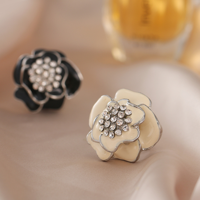 Róża pierścionek z wyselekcjonowanego materiału - modowy prezent na nowy rok - Wianko - 1