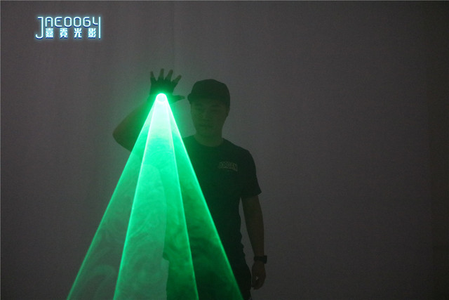 Rękawice laserowe zielono-czerwone, obracające się automatycznie - idealne na Halloween i występy na scenie - Wianko - 4