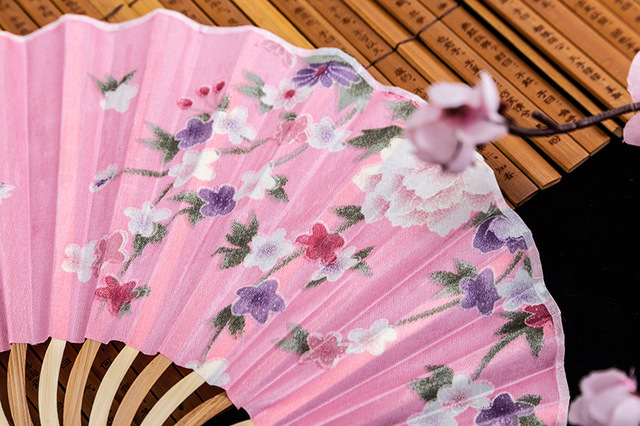 Ręcznie składany wachlarz jedwabny Chiński/Japoński styl Retro, dekoracyjny kobiecy wachlarz z bambusowym uchwytem - Wianko - 18