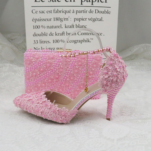 Różowe perłowe buty ślubne na wysokim obcasie z paskiem na kostkę i szpiczastym nosem w zestawie z torebką - Wianko - 28