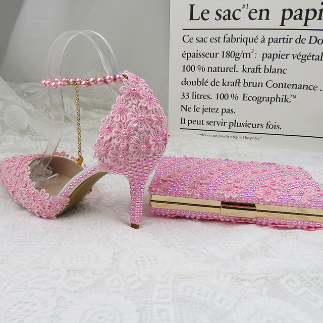 Różowe perłowe buty ślubne na wysokim obcasie z paskiem na kostkę i szpiczastym nosem w zestawie z torebką - Wianko - 33