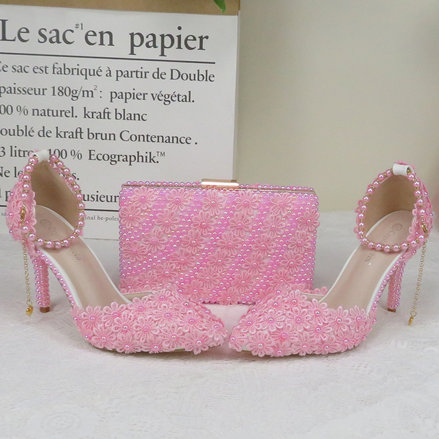 Różowe perłowe buty ślubne na wysokim obcasie z paskiem na kostkę i szpiczastym nosem w zestawie z torebką - Wianko - 23