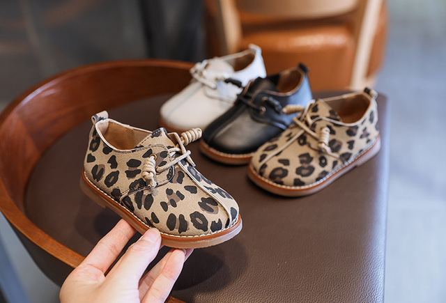 Dla dzieci buty wiosenne Leopard 2021. Pu skórzane, miękkie dno, antypoślizgowe, casual mieszkania. Dziewczęce i chłopięce trampki - Wianko - 2