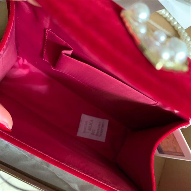 Nowa torebka damska vintage z uchwytem na ramię, wykonana z aksamitu, z paskiem ozdobionym perłami, kolor czerwony - Wianko - 4