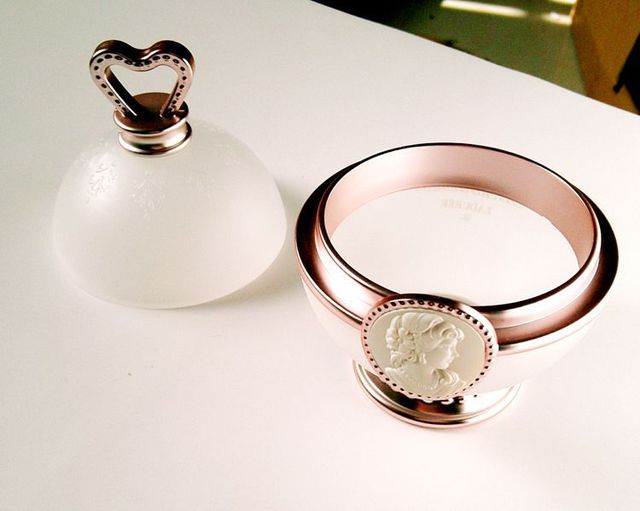Stojak na biżuterię Laduree Queens - matowy luksusowy pojemnik na kosmetyki, pudełko do przechowywania biżuterii, pierścień, naszyjnik, garnek w płatki róży, rumieniec - Wianko - 1