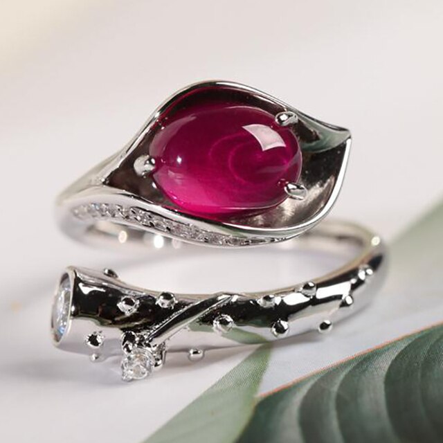 Pierścionek zaręczynowy w nowoczesnym stylu, kolor srebrny, roślina liściasta, kropla wody, czerwony kryształ, elegancki i modny design - Wianko - 2