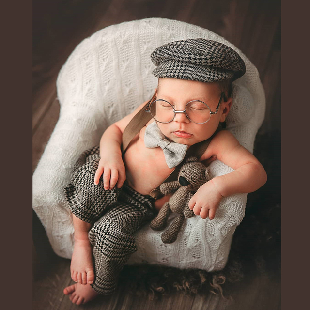 Fotografia noworodka: ubrania i rekwizyty fotograficzne - czapka i kombinezon dla chłopców w stylu mały dżentelmen w kratkę - Wianko - 12