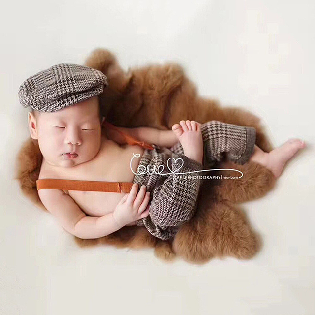 Fotografia noworodka: ubrania i rekwizyty fotograficzne - czapka i kombinezon dla chłopców w stylu mały dżentelmen w kratkę - Wianko - 11