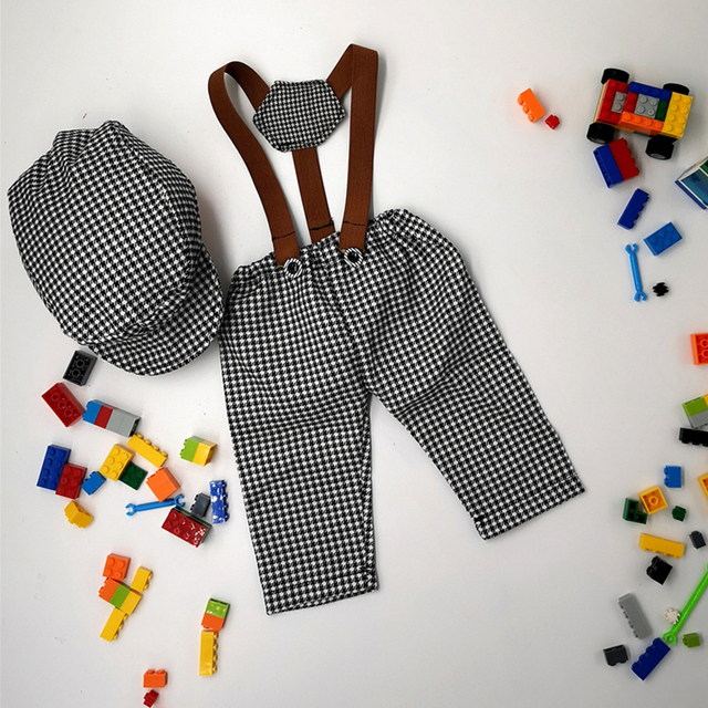 Fotografia noworodka: ubrania i rekwizyty fotograficzne - czapka i kombinezon dla chłopców w stylu mały dżentelmen w kratkę - Wianko - 16