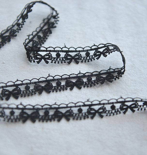 Koronka: Biała i czarna rozpuszczalna koronka z wykwintnym haftem, szerokość 1.5cm, do zasłon, sukienek i DIY - Wianko - 6
