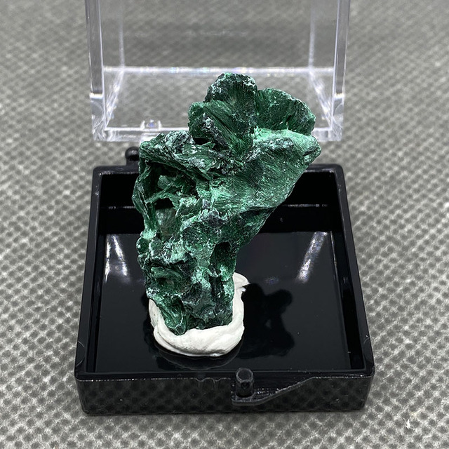 Naturalny surowy malachit w kształcie igły z aksamitnym kwarcem - minerał do uzdrowienia oraz dekoracji - Wianko - 16