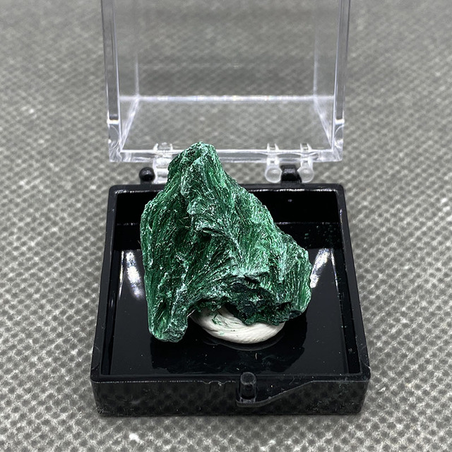 Naturalny surowy malachit w kształcie igły z aksamitnym kwarcem - minerał do uzdrowienia oraz dekoracji - Wianko - 13