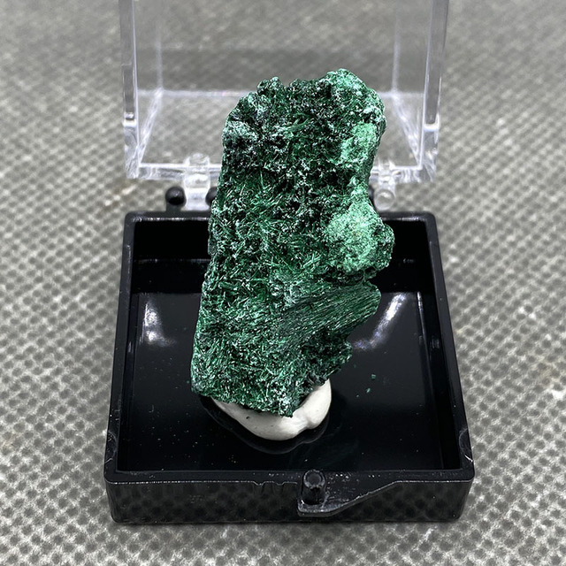 Naturalny surowy malachit w kształcie igły z aksamitnym kwarcem - minerał do uzdrowienia oraz dekoracji - Wianko - 6