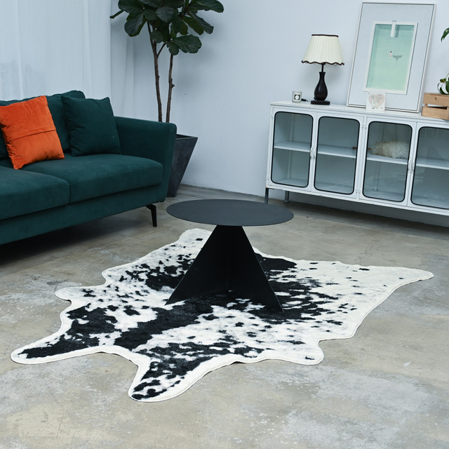 Nowy duży dywan szary w kształcie krowy z sztucznej skóry zwierzęcej, maty antypoślizgowe - dekoracja salonu - Wianko - 2