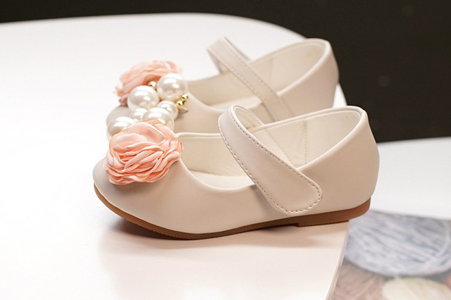 IYEAL Księżniczka dziecięce skórzane buty dla dziewczynek z kwiatowymi detalami i perłą - na wesele, dla dużych dziewczyn - Wianko - 11
