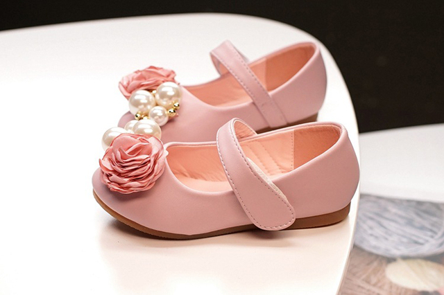 IYEAL Księżniczka dziecięce skórzane buty dla dziewczynek z kwiatowymi detalami i perłą - na wesele, dla dużych dziewczyn - Wianko - 7