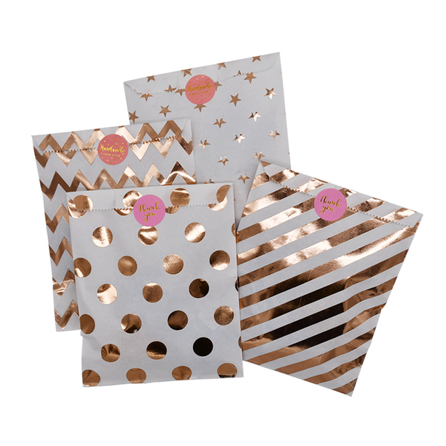 Papierowa torebka na prezenty z różowym i złotym wzorem Chevron, kropkami i paskami - Wianko - 13