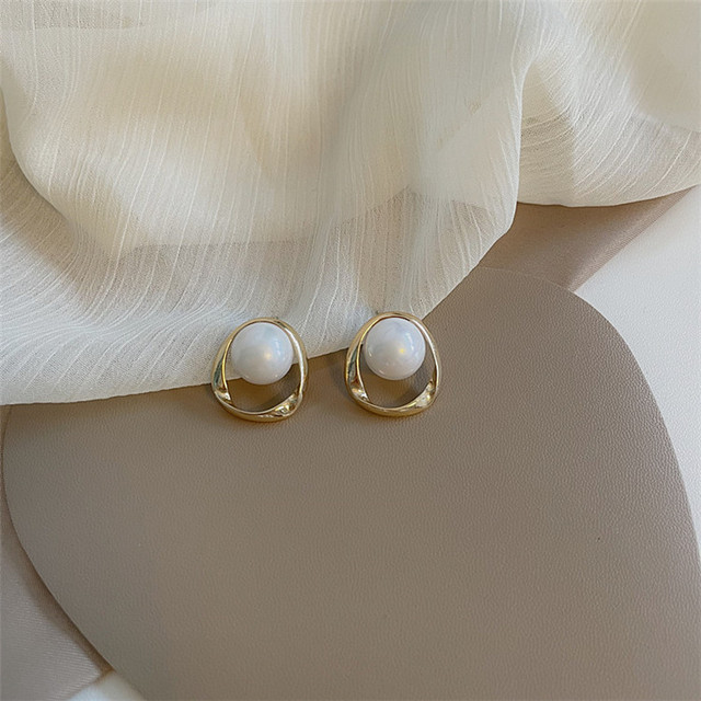 Klipsy do uszu z wysokiej jakości perłą, nieprzebijalne, eleganckie, złotego koloru, na wesele, dla kobiet - Wianko - 2