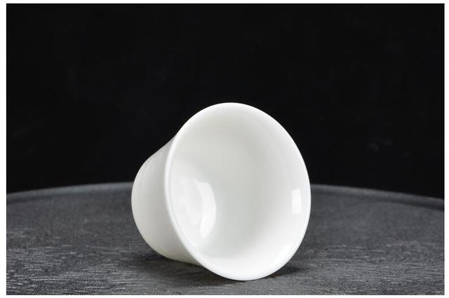 Zestaw 4 ceramicznych kubków do herbaty w stylu chińskim, czysta biel, różne style, indywidualne kubki - Wianko - 7