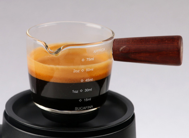 Kubek do espresso z drewnianym uchwytem, miarką i skalą 75ml - wysokiej jakości szkło borokrzemowe do domowej kawiarni - Wianko - 4