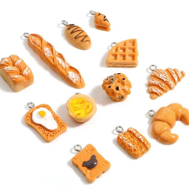 Zestaw 10 uroczych wisiorków ze Żywicy Cartoon Food Series Charms w kształcie chlebka - Wianko - 18