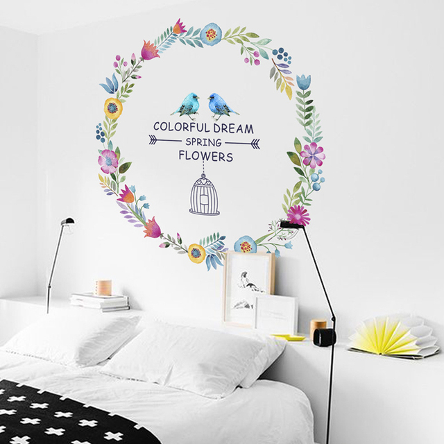 Nowoczesny wieniec kwiatów z motylami i ptakami - naklejki ścienne do dekoracji wnętrza dla dzieci w pokojach, przedszkolach i sypialniach. Wymienna tapeta - Wianko - 5