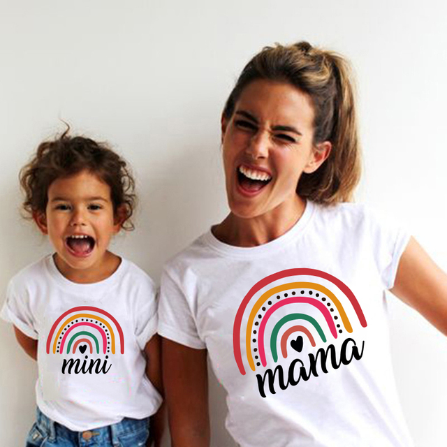 Letnie tęczowe t-shirty dopasowane dla matki i córki - stroje rodzinne z krótkim rękawem - Wianko - 2