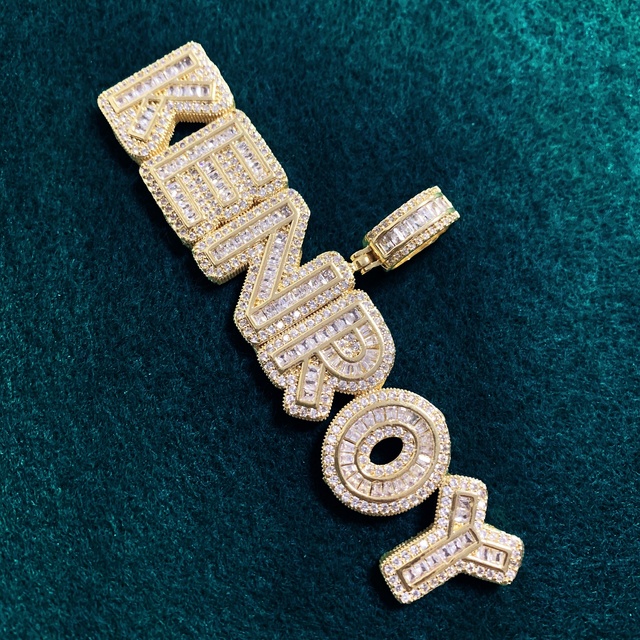 Naszyjnik z personalizowaną małą bagietką w kształcie listu zawierającą imię, ozdobioną cyrkoniami Micro Pave - Wianko - 10