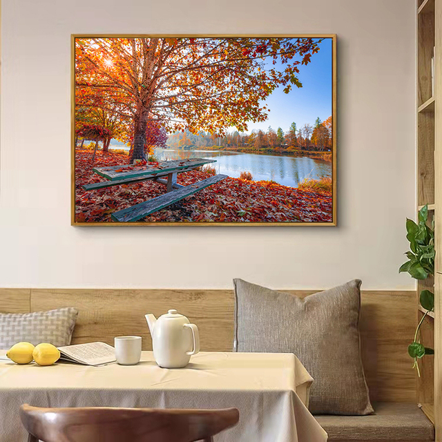 Obraz na płótnie Krajobraz leśny z błękitnym niebem i trawą, sofa i drzewo kokosowe w salonie - Wianko - 8