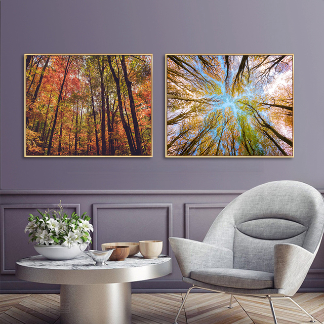 Obraz na płótnie Krajobraz leśny z błękitnym niebem i trawą, sofa i drzewo kokosowe w salonie - Wianko - 7