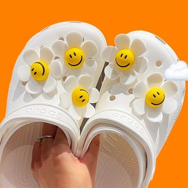 Kwiatowe Charmsy Croc Smiley - projekt marki DIY - moda Vintage 2022 - Wianko - 1