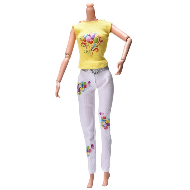 Barbie - zestaw z żółtym zbiornikiem i białymi spodniami z kwiatowym wzorem | Akcesoria dla lalek - Wianko - 2