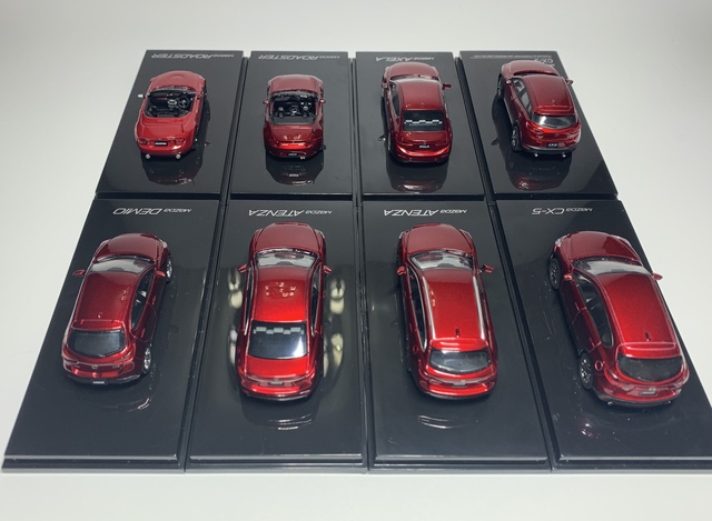 Modelki samochodów odlewowo-zabawkowe MAZDA MX-5, CX-3 i CX-5 w skali 1:64 z kolekcji Prędkość GT - Wianko - 2