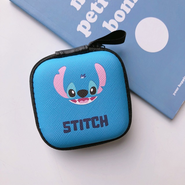 Figurka akcji Disney Mickey Mouse i Stitch - chłopiec i dziewczyna z portmonetką, torbą i schowkiem na słuchawki - Wianko - 1