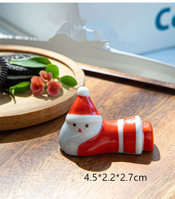 Młynek do soli i pieprzu w kształcie Mikołaja na stojaku z uroczymi pałeczkami, idealne na Boże Narodzenie i dekoracje stołu - Wianko - 5