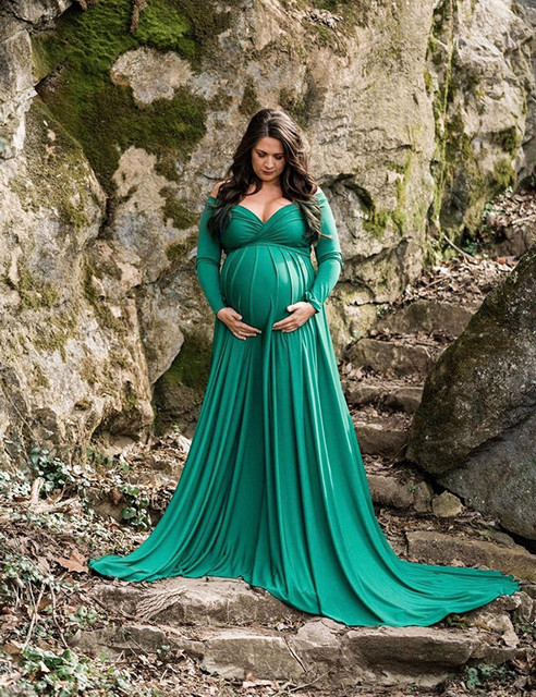 Długa sukienka ciążowa z dekoltem w serek, idealna do sesji zdjęciowej - Maxi sukienka dla kobiet w ciąży - Wianko - 7